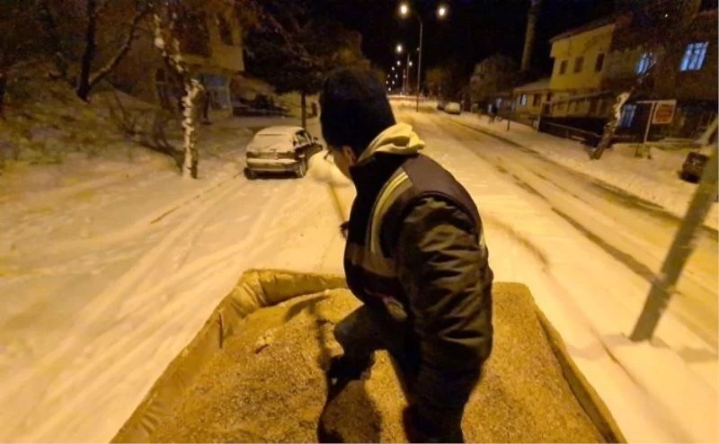 Emet’te karla mücadelede 200 ton tuz kullanıldı
