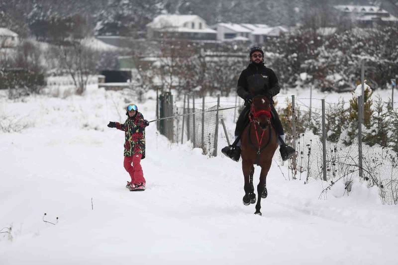 (Özel) Atla dolu dizgin snowboard keyfi
