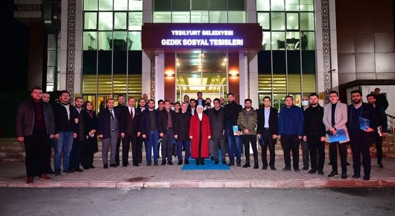 Siyasiler, genç sivil toplum kuruluşlarıyla bir araya geldiler
