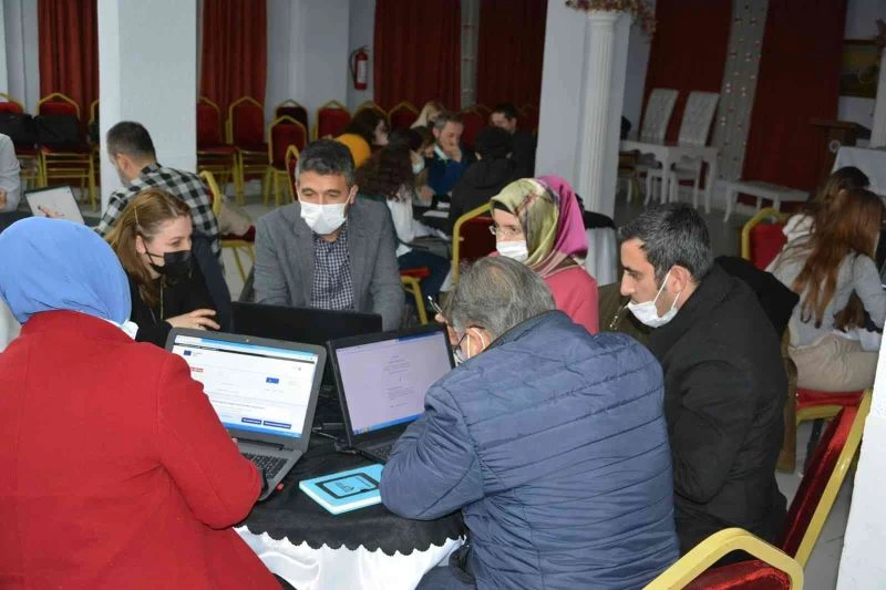 Gediz’de  Erasmus ve e-twinning proje yazma ve başvuru atölye çalışması
