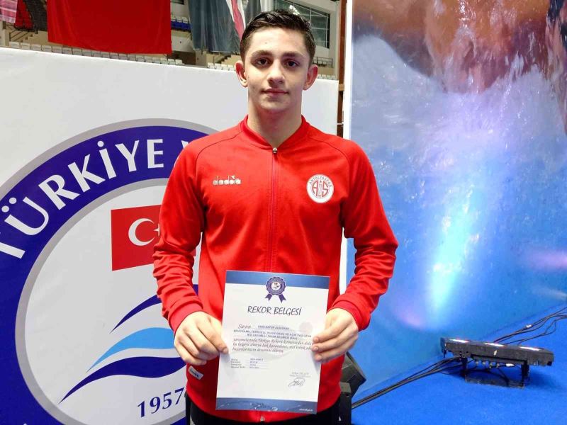 Antalyasporlu yüzücü Albayrak’tan 3 yeni Türkiye rekoru
