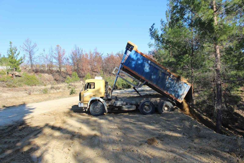 Manavgat Aksaz’da yol genişletme çalışması
