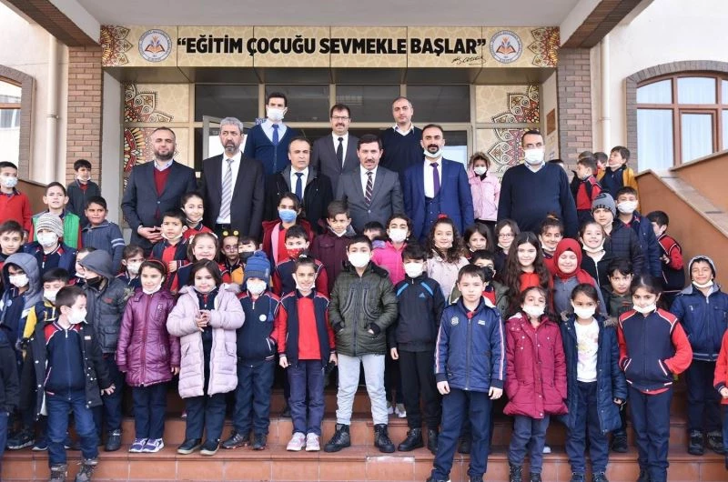 Hasan Kılca: “Eğitimin, eğitimcinin ve öğrencinin yanındayız”
