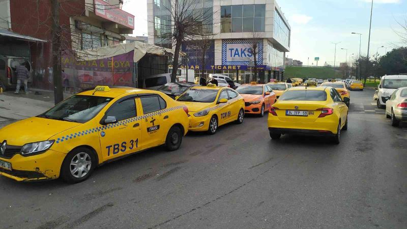 İstanbul’da taksimetre kuyruğu sürüyor
