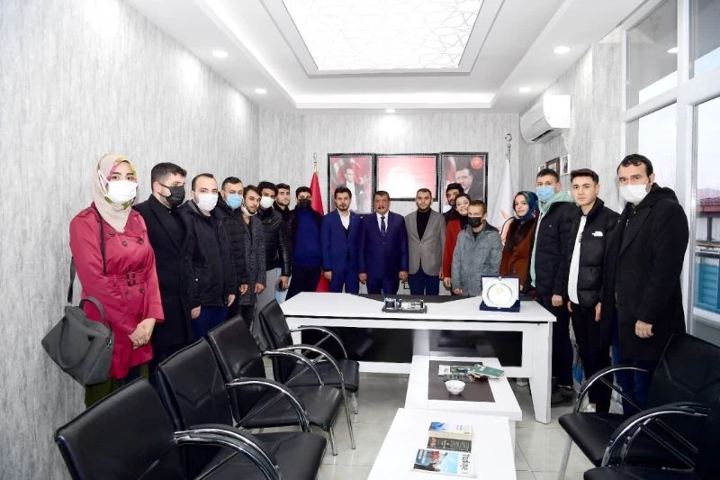 Başkan Gürkan, AK Parti Yeşilyurt İlçe Başkanlığını ziyaret etti
