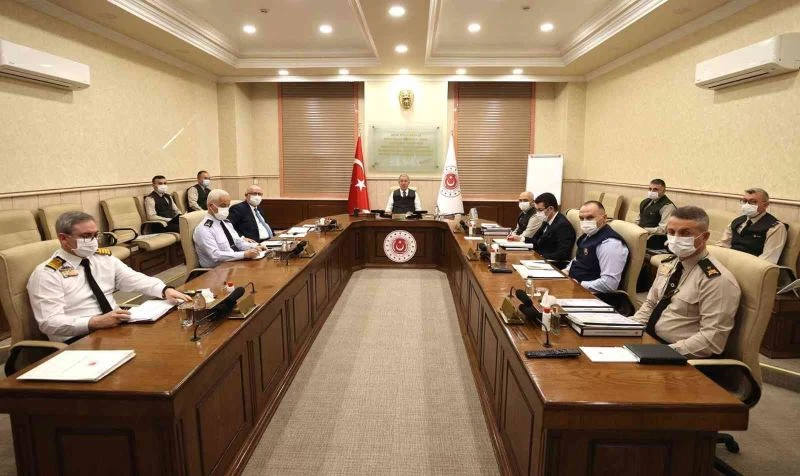 Bakan Akar, Kuvvet Komutanları ile videolu toplantı gerçekleştirdi
