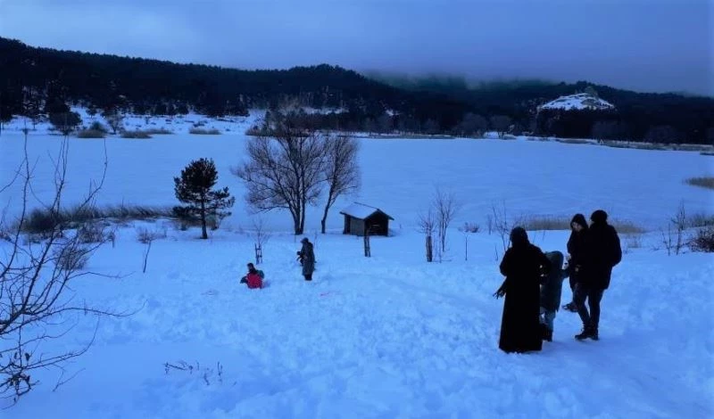 Simav Gölcük Krater Gölü’nde kartpostallık manzaralar oluştu
