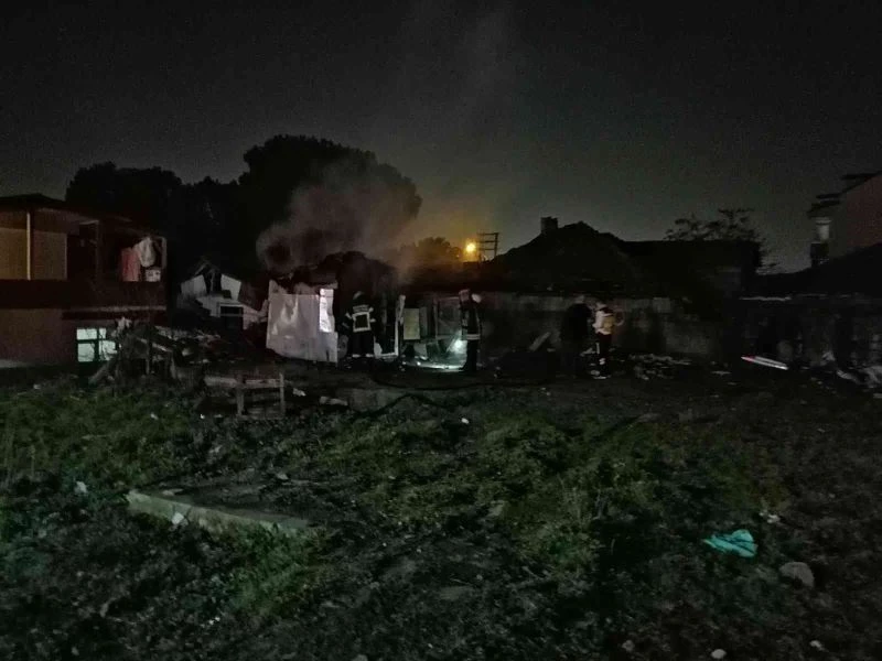 Taklacı güvercinlerin kümesi alev alev yandı
