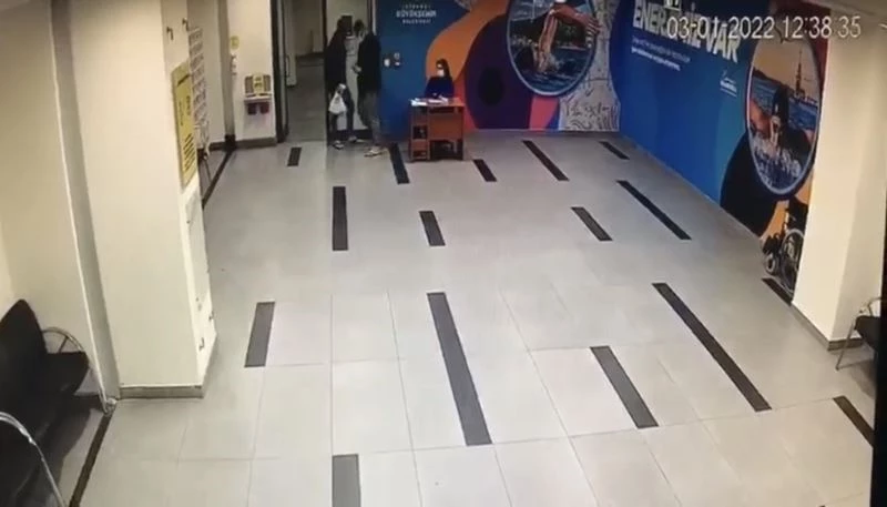 Spor kompleksinde seri hırsızlık: Polis havuzda takip edip, dışarıda suçüstü yakaladı
