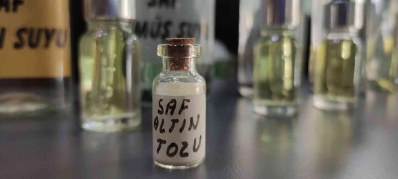 Altını toz hâline getirip kralların suyunu yaptı
