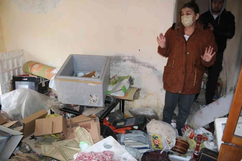 Tehditlerden korktuğu için 1 yıl sonra gelebildiği evini talan edilmiş halde buldu, gözyaşlarına boğuldu
