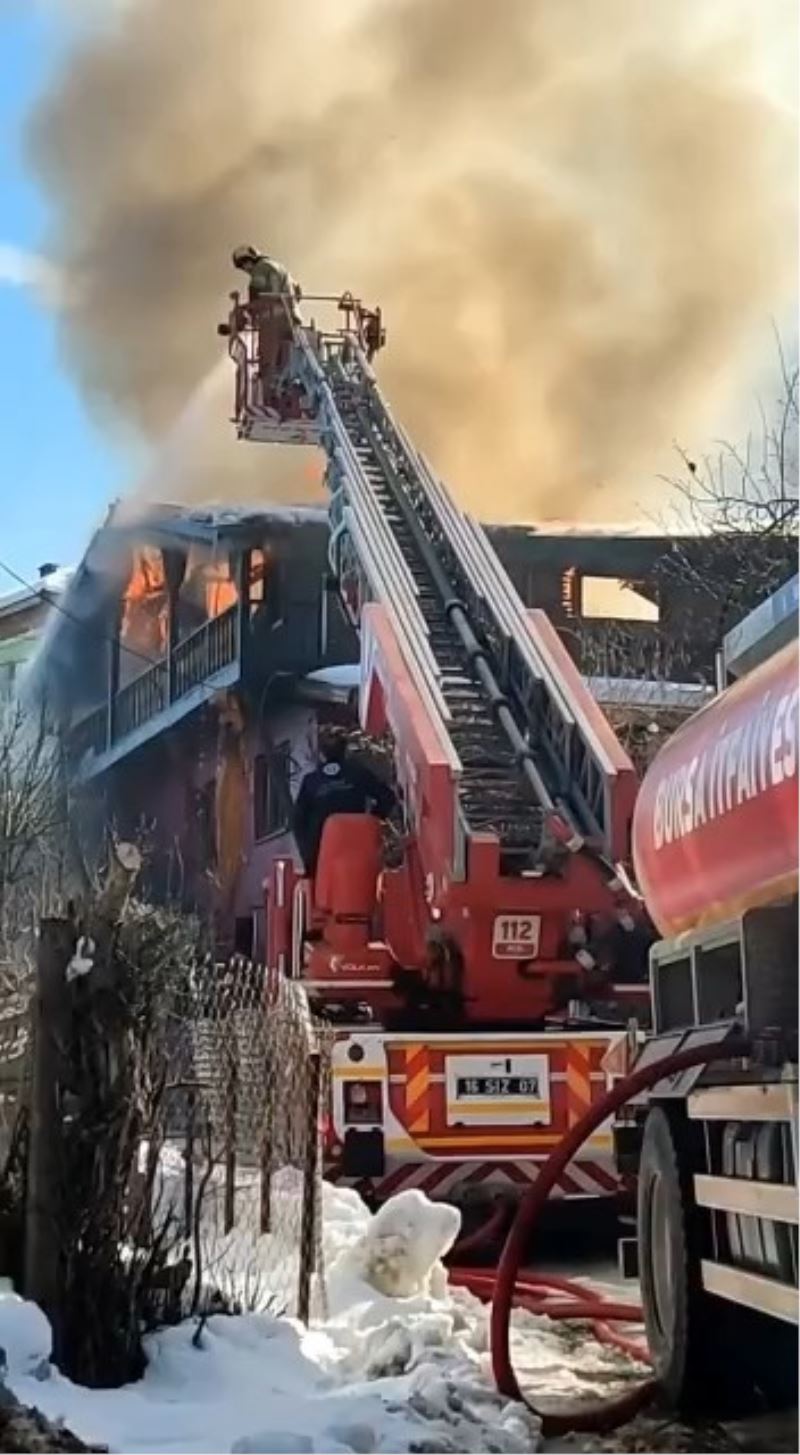 Bursa’da iki farklı mahallede çıkan yangın korkuya neden oldu
