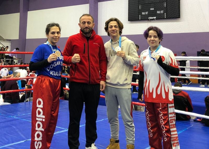 Kick Boks’ta 2 altın 1 gümüş madalya
