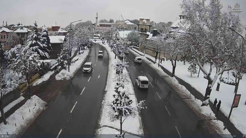 Konya’nın kar güzelliği şehir kameralarından izleniyor
