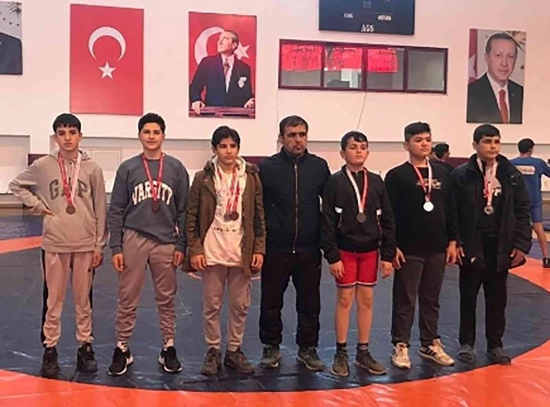 Döşemealtı güreşçileri 27 madalya kazandı
