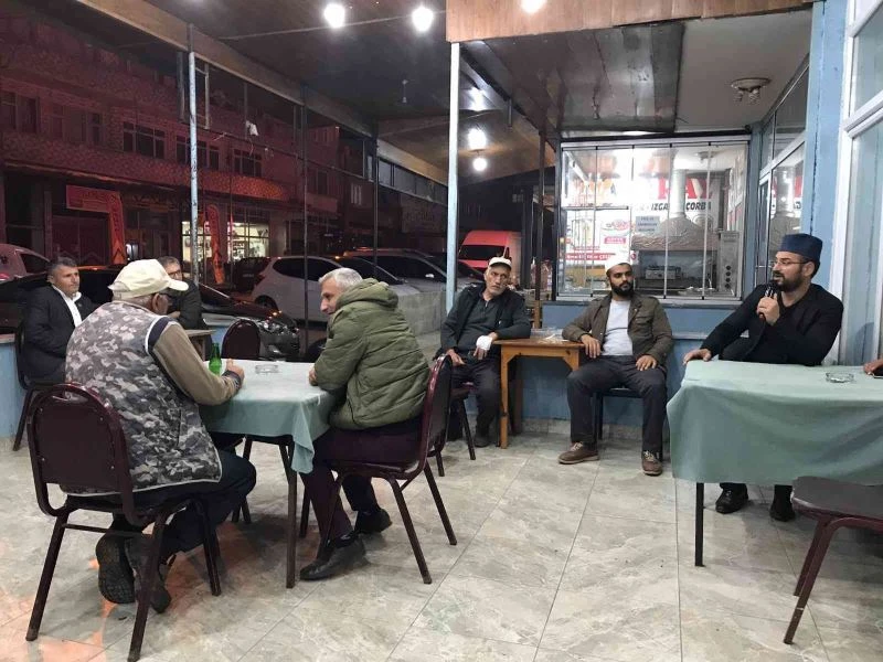 Cami imamı, cemaati için soluğu kahvehanede aldı
