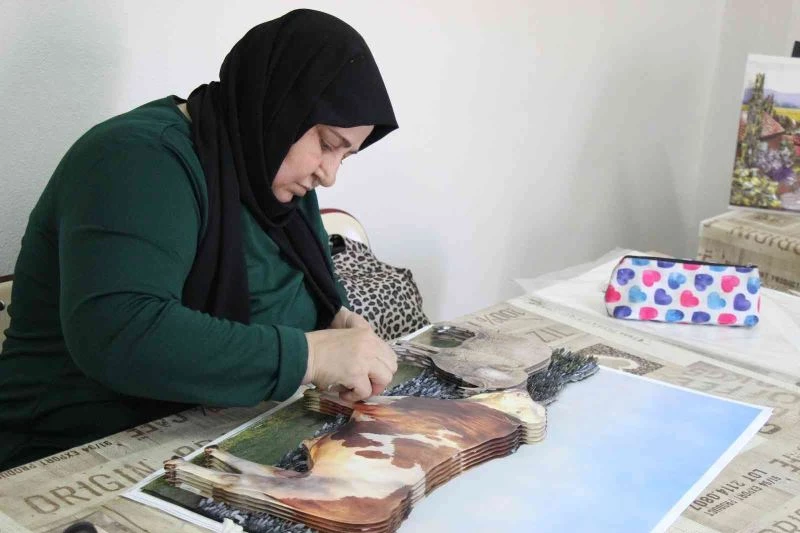 Selçuklu ve Osmanlı mimarisine dayanan rölyef sanatı Mardinli kadınların elinde
