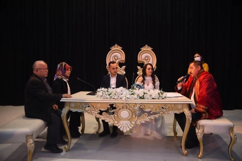 Pandemiye rağmen geçtiğimiz yıl nikah sayıları arttı
