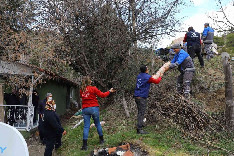 Yangının açtığı yara ’Sevgi Eli’ ile sarıldı
