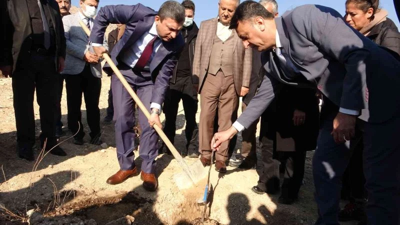 Hasankeyf’e 185 adet incir fidanı dikimi yapıldı
