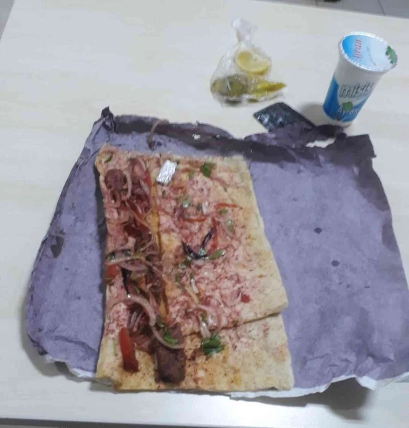 Babasının gönderdiği kebap dürümden uyuşturucu çıktı
