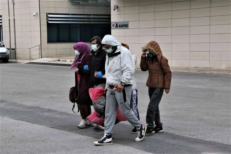 Tartıştığı kadın arkadaşını boğarak öldürüp, cesedi sandıkta saklamış
