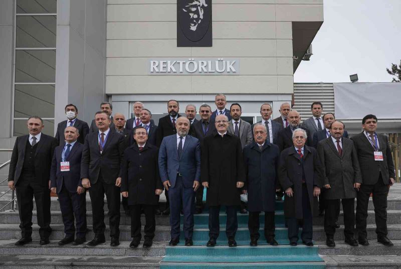 YÖK Başkanı Prof. Dr. Erol Özvar, Atatürk Üniversitesi ev sahipliğinde düzenlenen çeşitli programlara katıldı
