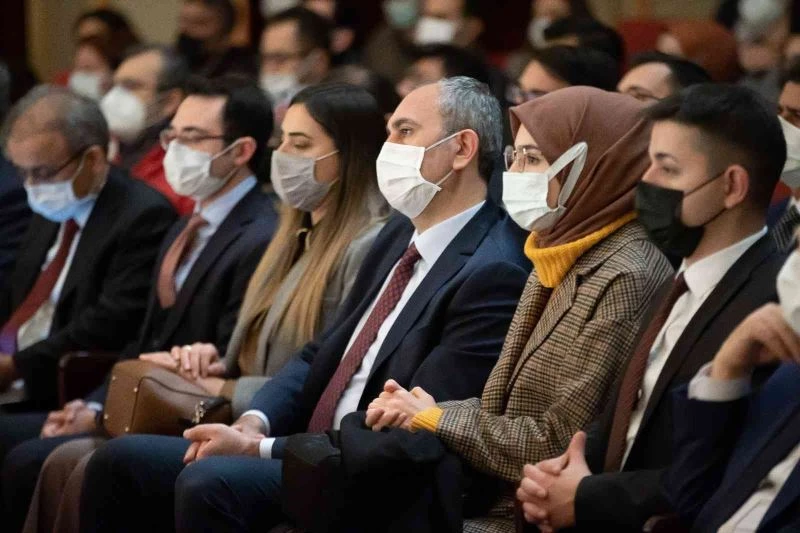 Bakan Gül, hakim ve savcı adaylarıyla ‘Reis Bey’ isimli tiyatro oyununu izledi
