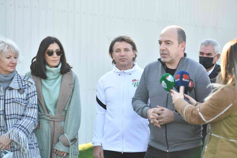 Bursaspor’un efsane futbolcularının isimleri sahalara verildi
