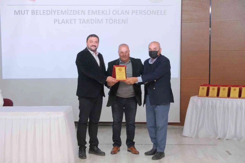 Mut Belediyesinden emekli olan personellere plaket
