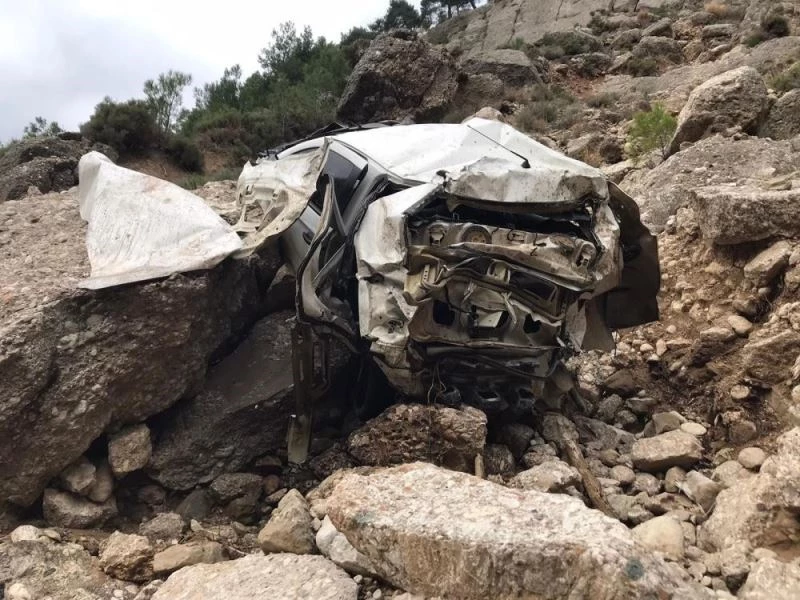 Kayıp olarak aranırken, cesedi 500 metrelik uçurumda bulunan gencin cenazesi morgdan alındı
