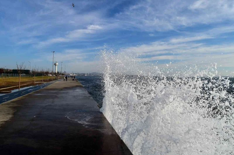 Dalgaların keyfini böyle çıkarttılar
