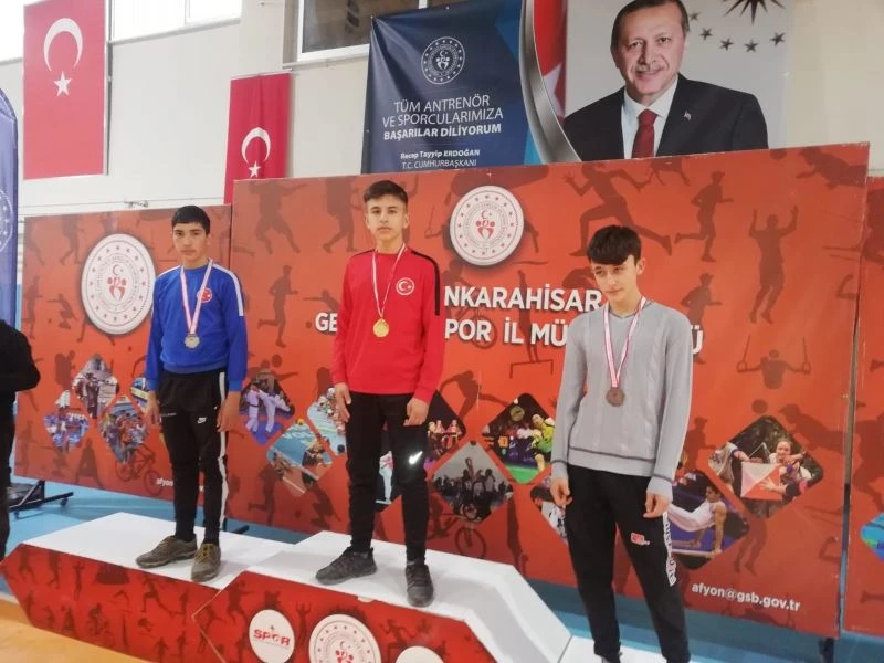 Şuhutlu öğrencilerden güreş müsabakasında büyük başarı
