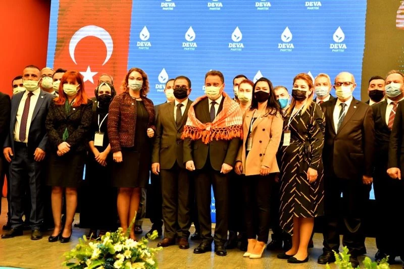 DEVA Partisi Manisa teşkilatında deprem
