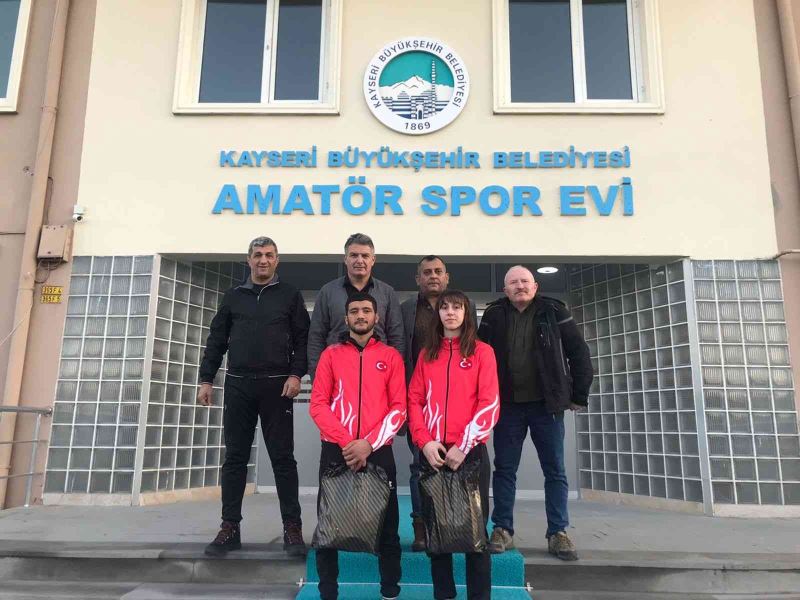 Mutlu Önal’dan başarılı sporculara ödül
