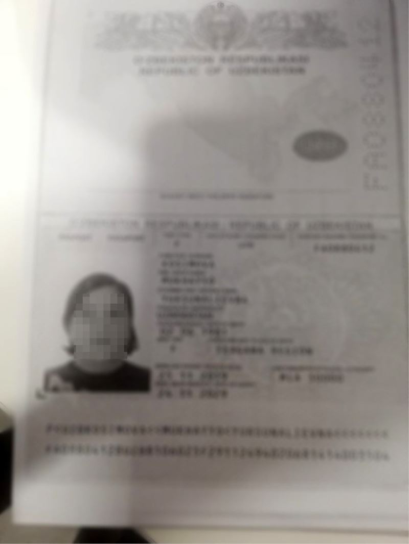 Terör şüphelisi yabancı kadın çifte pasaportla yakalandı
