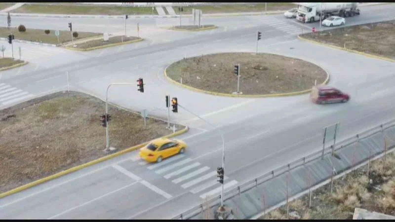  Kırmızı ışık ihlali yapan sürücüler jandarmadan kaçamadılar
