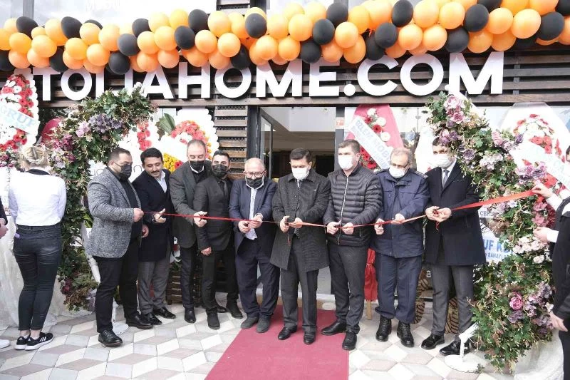 Dünya markalarıyla yarışan kardeşlerin hikayesini Vali Arslantaş anlattı
