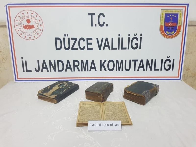 1800’lü yıllara ait el yazması dini tavsiyeler kitabı ele geçirildi
