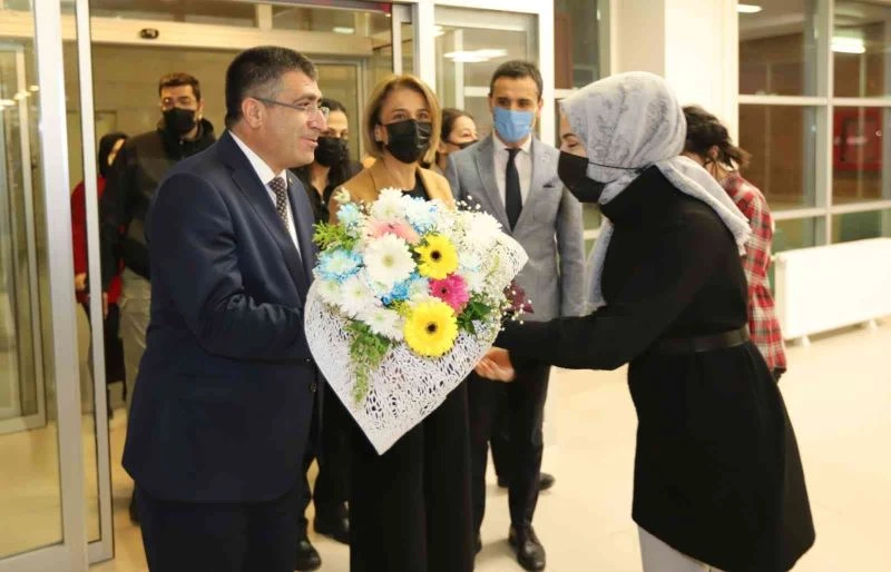 Vali İnci Sezer Becel Kız Öğrenci Yurdunu Ziyaret Etti
