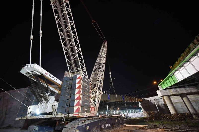 Her biri 130 ton ağırlığında, Bursa’da dev montaj
