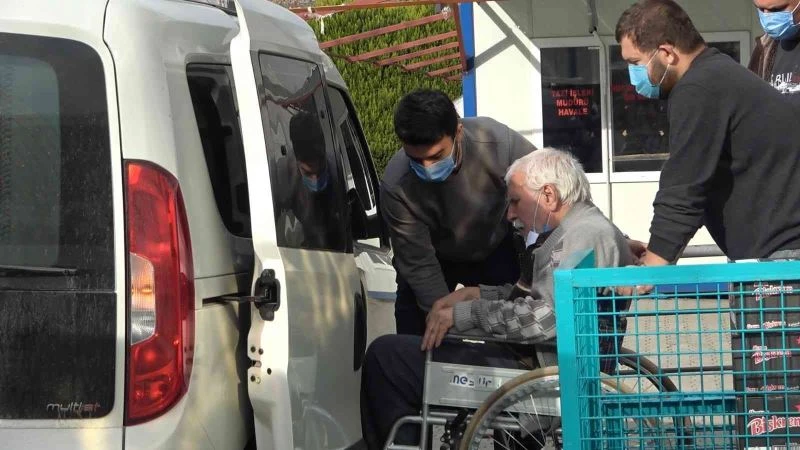 Eşini öldürdü, cezaevine tekerlekli sandalyeyle gitti
