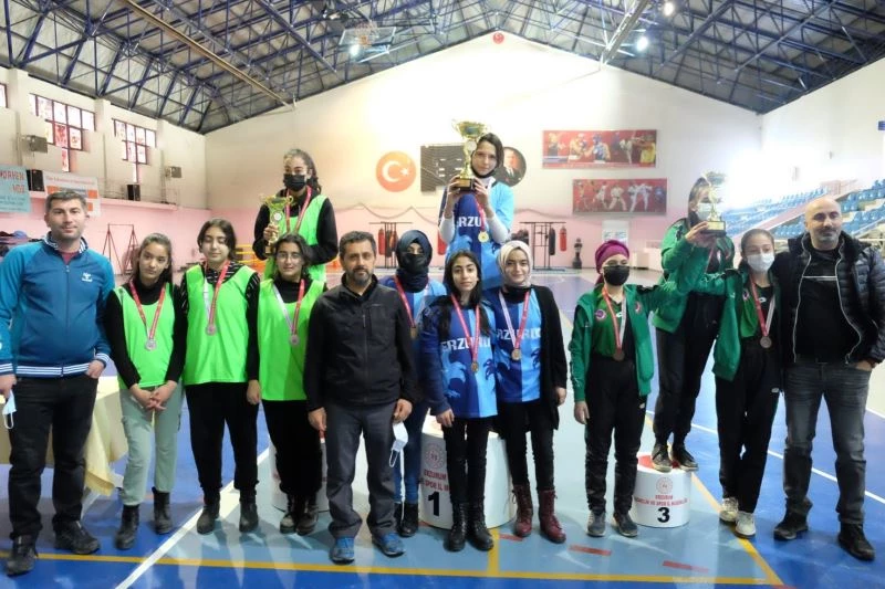 Dart şampiyonu Tuzcu ve Güzeldere
