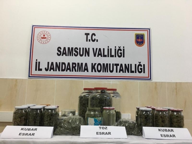 Alaçam’da jandarma 12 kilo uyuşturucu madde ele geçirdi
