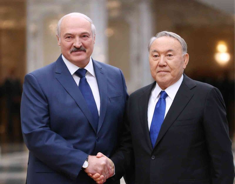 Belarus Devlet Başkanı Lukaşenko, Kazakistan’ın eski Cumhurbaşkanı Nazarbayev ile görüştü

