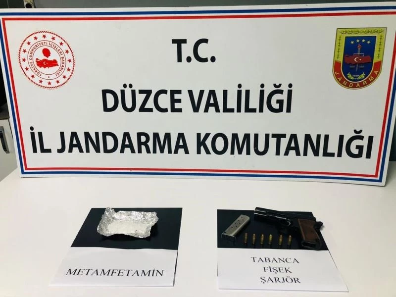 Jandarma uyuşturucu kullanıma geçit vermiyor
