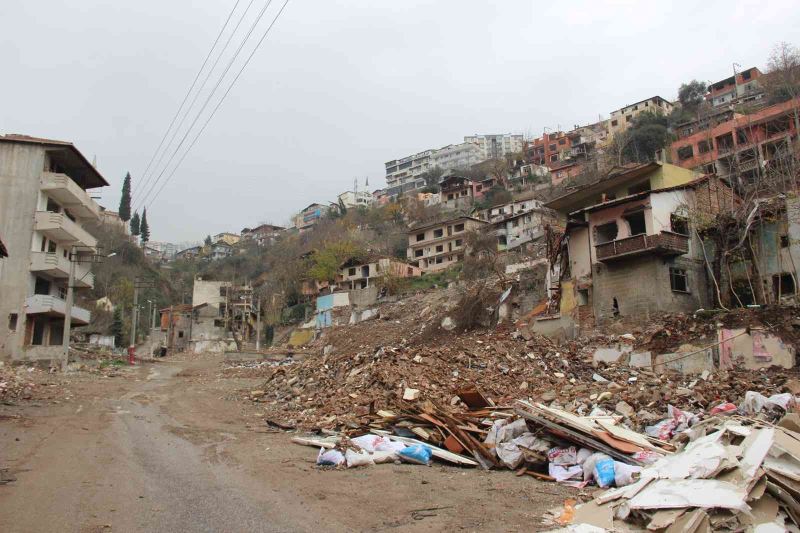 Türkiye rekorunun kırıldığı Cedit’te yıkım işlemlerinin yüzde 50’si tamamlandı
