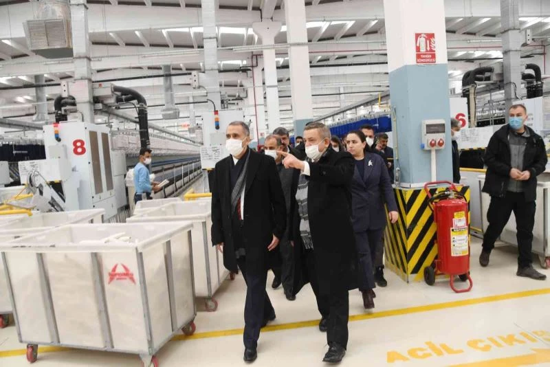 Vali Çuhadar’dan Merinos iplik fabrikasını gezdi
