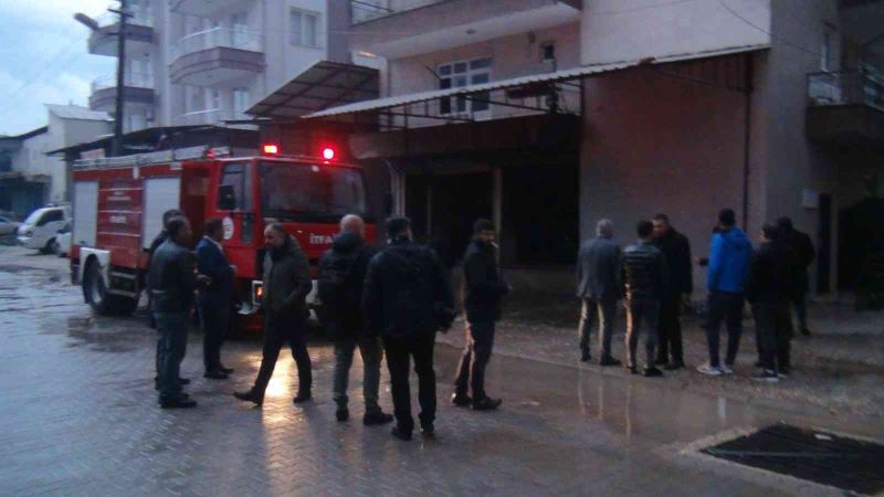 Antalya’da ardiyeye düşen yıldırım yangın çıkardı
