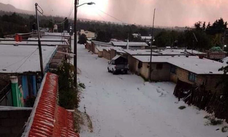 Meksika’nın Tlachichuca şehrine tarihte ilk kez kar yağdı
